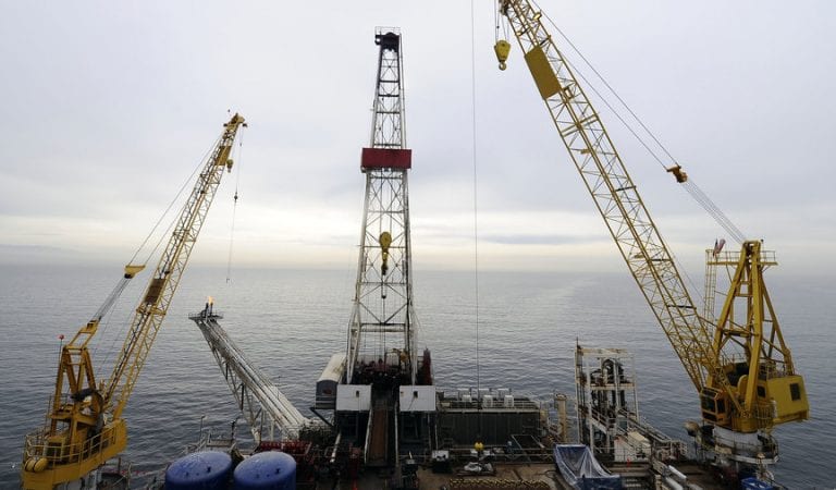 Big oil firms hold back on drilling