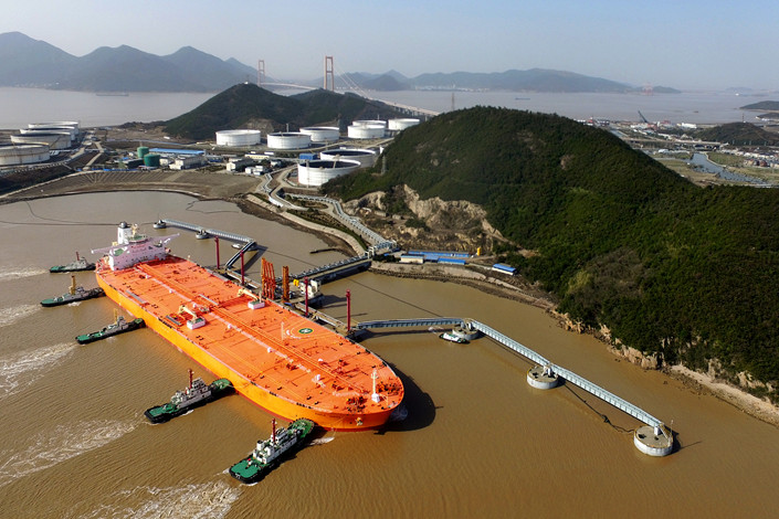 China issues over 52 million mt of new crude quotas to 35 refineries