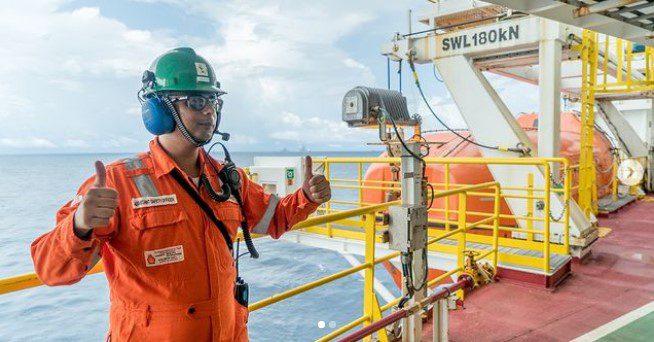 Liza Destiny FPSO crew recognised for achieving one year without ‘hurts, cuts or bruises’