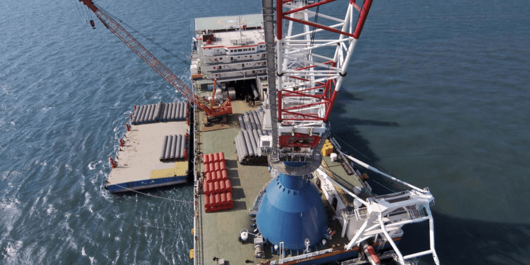 Van Oord’s Stingray barge mobilising for Gas-to-Energy project