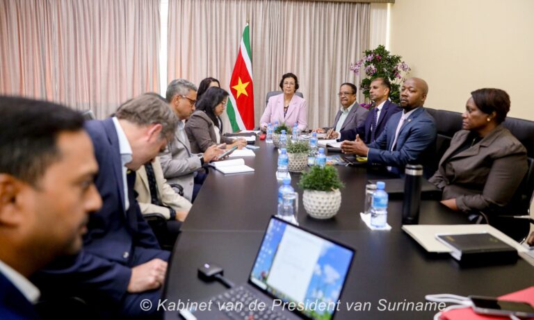President Geerlings-Simons and Staatsolie management examine current operations and energy transition for Suriname